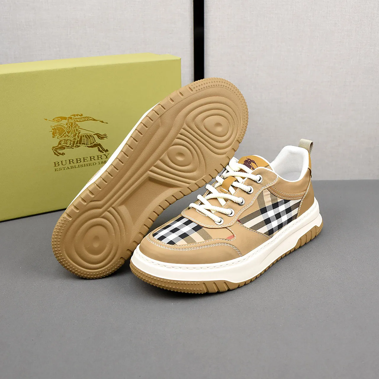 PP420❣️❣️❣️Burberry [Burberry] fashionable lace-up cloth shoes, uppers made of breathable fabric, rubber foam soles, men's size 38-44